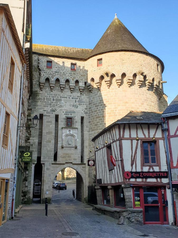 Les Suites Du Colonel Vannes Esterno foto
