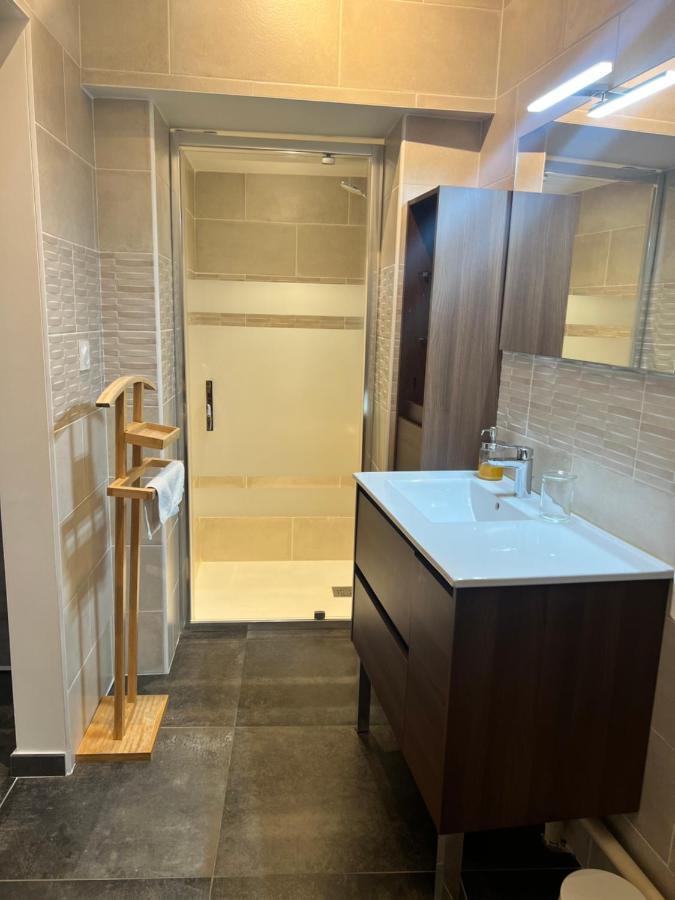 Les Suites Du Colonel Vannes Esterno foto