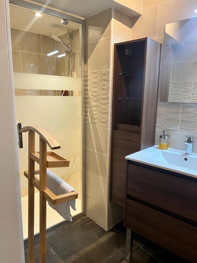 Les Suites Du Colonel Vannes Esterno foto